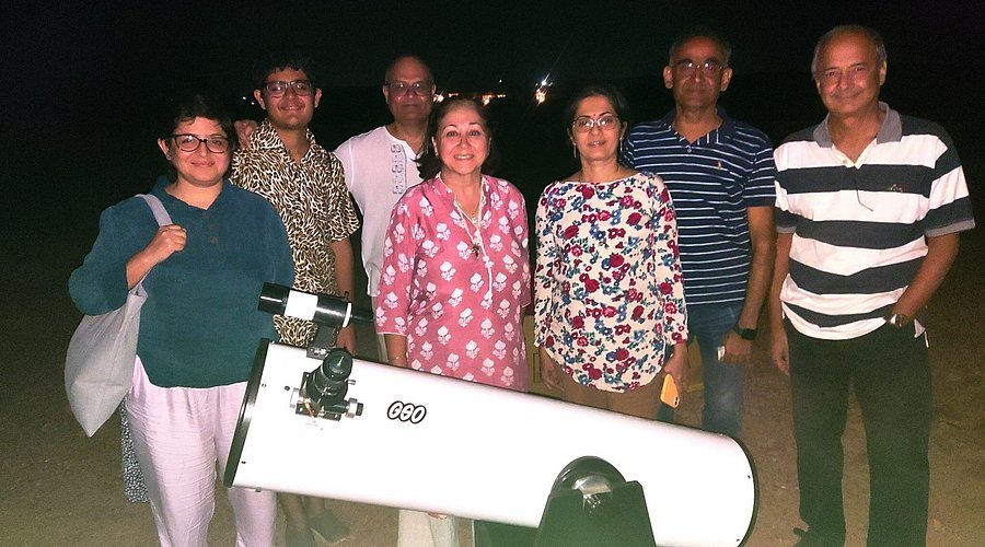 Guests enjoying stargazing in Jaisalmer desert with a telescope